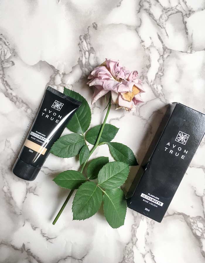Veja minha resenha sobre a nova base Avon True Color Flawless, que promete acabamento Ultramatte