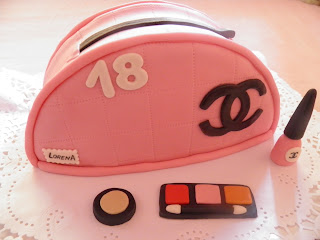 PASTELES PERSONALIZADOS FONDANT MAITEYOL MOLINS DE REI BAIX LLOBREGAT  NECESER CHANEL