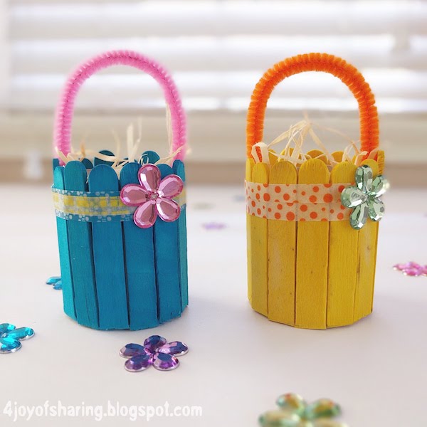 Simple And Easy Easter Basket Craft For Kids #EasterCrafts #KidsCrafts #RecycledCrafts Recycled Craft, Cardboard Tube Craft, TP Roll Craft, ,Easter Craft, Easter Basket, Popsicle Stick Crafts, Wood Stick Crafts, Kids craft, crafts for kids, craft ideas, kids crafts, craft ideas for kids, paper craft, art projects for kids, easy crafts for kids, fun craft for kids, kids arts and crafts, art activities for kids, kids projects, art and crafts ideas, toddler crafts, toddler fun, preschool craft ideas, kindergarten crafts, crafts for young kids, school crafts