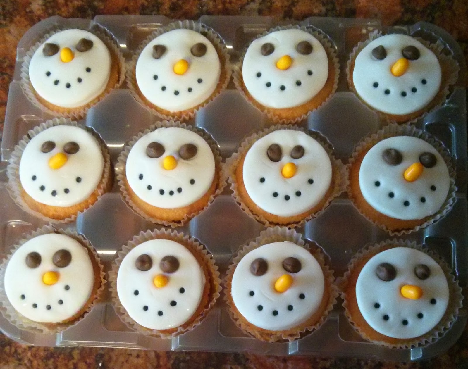 Simple Snowman Cakes