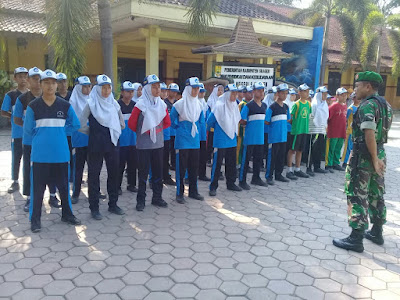 TANAMKAN KEDISIPLINAN BABINSA SRAGEN LATIH PBB TANAMKAN KEDISIPLINAN BABINSA SRAGEN LATIH PBB