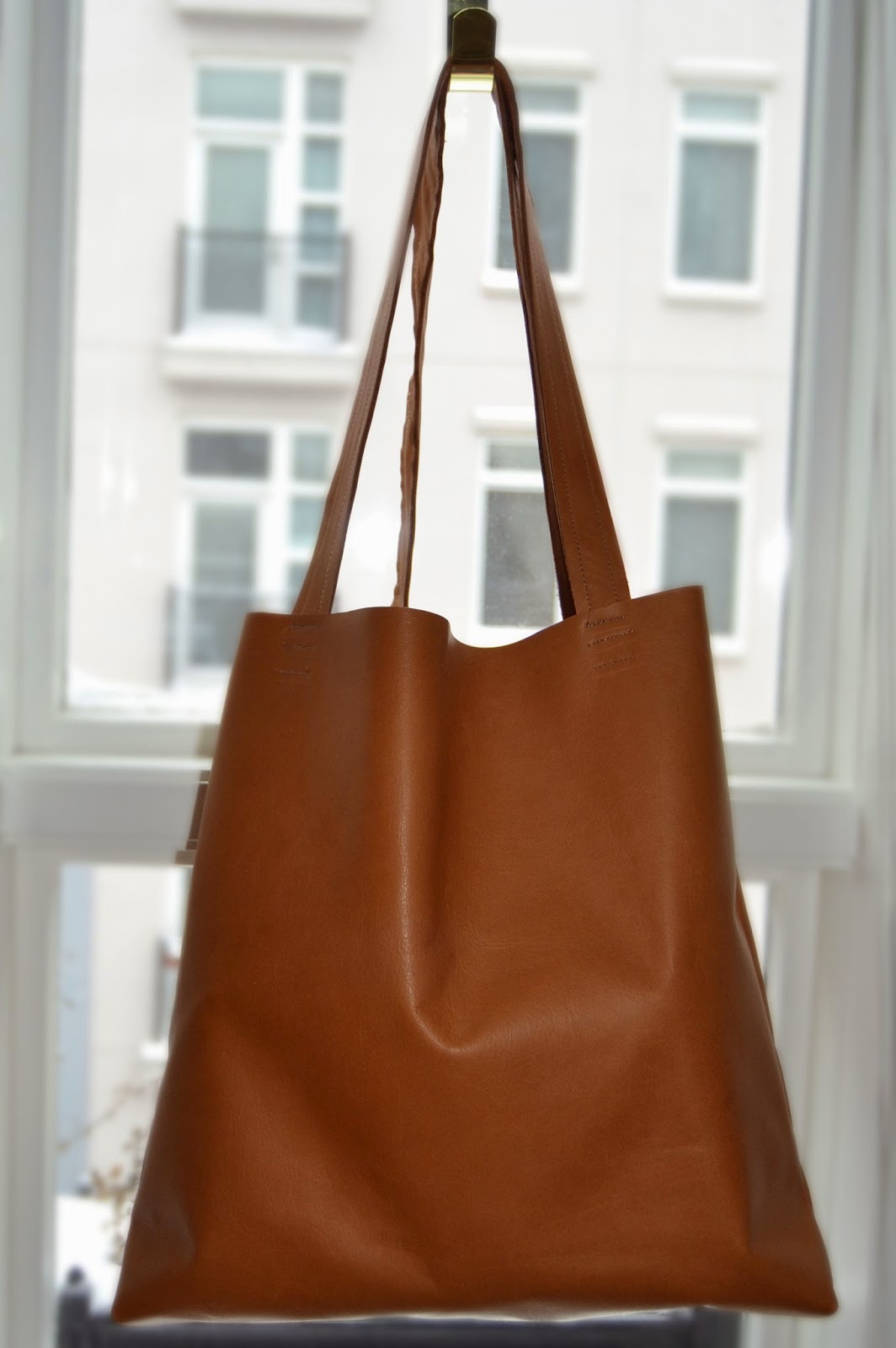 The Crafty Novice: DIY Sew: Leather Tote Bag
