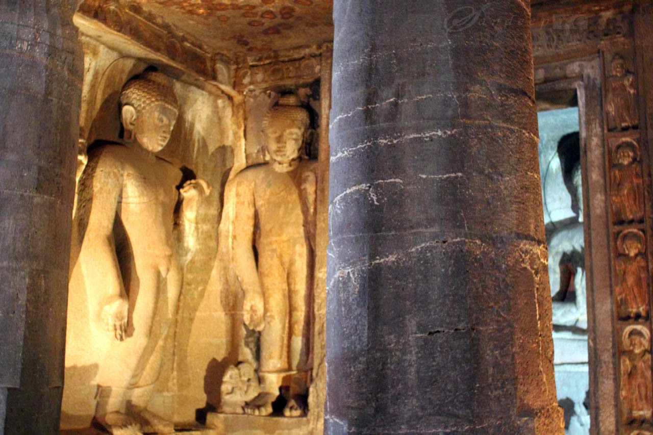 Buddha statues at Cave 4