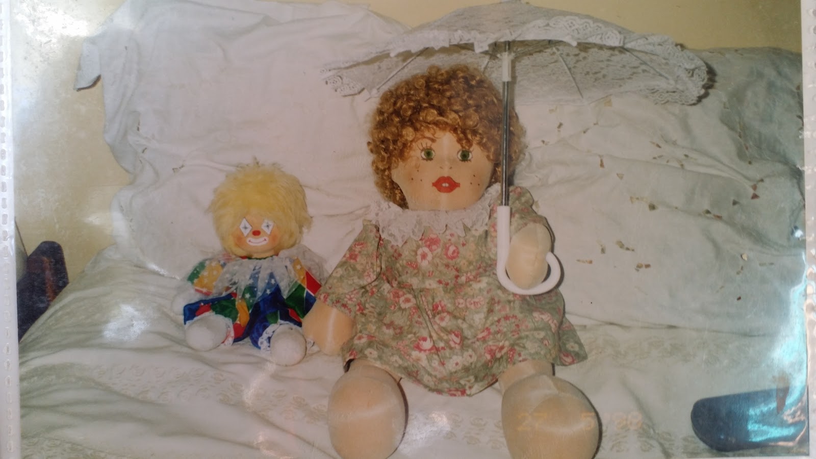 muñeca con sombrilla