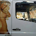 Podemos y feministas contra una empresa de transportes por una imagen en sus camiones