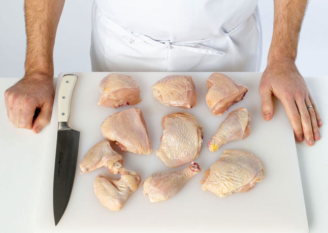 4 Tips Memotong Ayam Menjadi Beberapa Bagian (+Video 