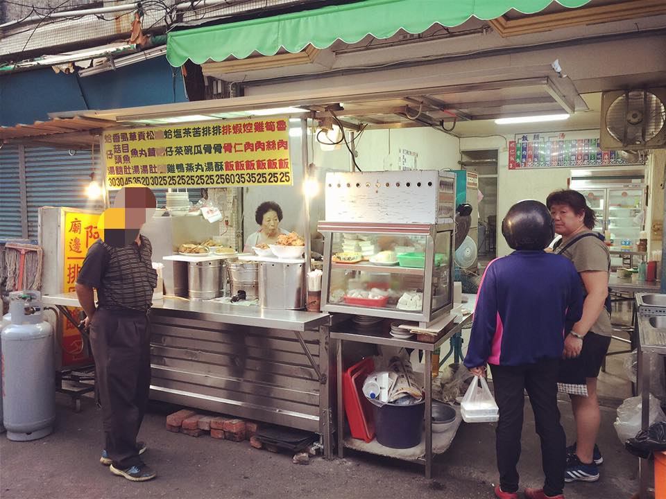 雲林北港-朝天宮附近的人氣老店《阿不倒排骨飯》大推筍絲排骨飯、茶碗蒸