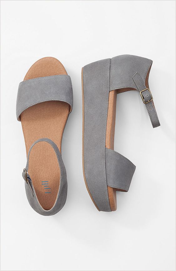 Wear the Flat Platform Sandal Trend! Miss Rich