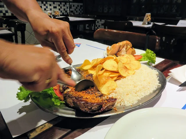 What to eat in Rio: Filete served with a spoon at Garota de Ipanema