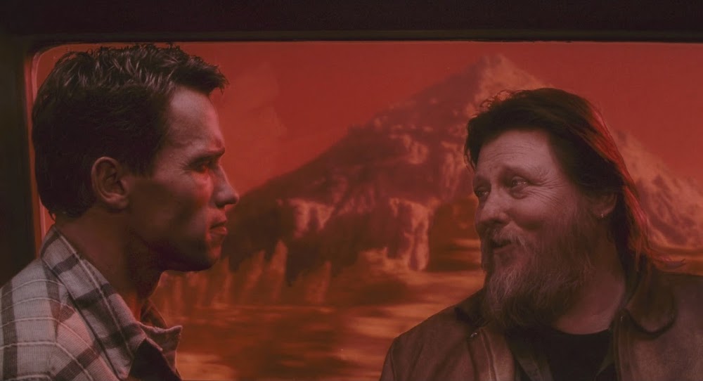 Schwarzenegger (Quaid/Hauser) on Mars - Total Recall 1990 movie image