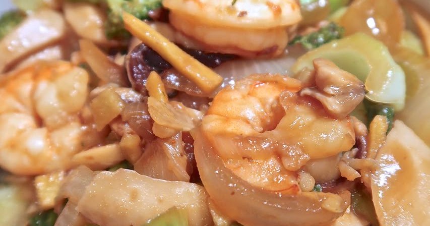 Scrumpdillyicious: Shrimp, Mushroom & Bok Choy Stir-Fry with Ginger