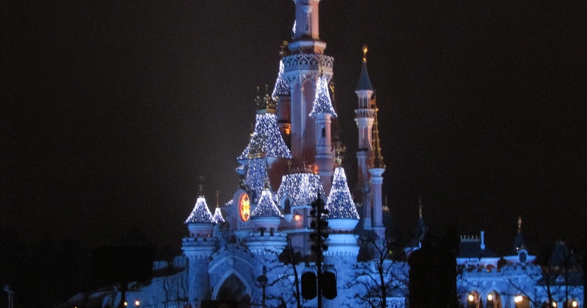 Noël enchanté à Disneyland® Paris • Come to Paris