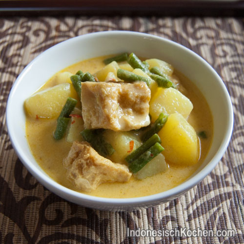 Tofu und Gemüse Eintopf indonesisch