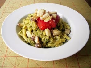 Passatelli asciutti con battuto di carciofi e olive taggiasche, pesce spada e pomodori confit