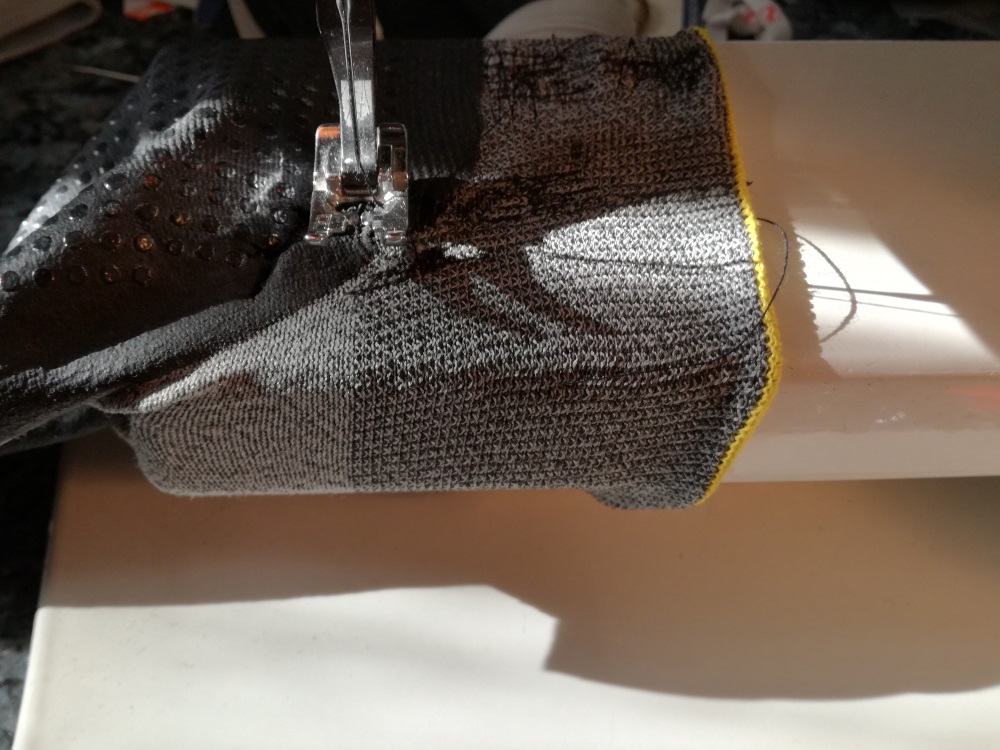 Craftrebella Better than holes Repair your torn Sports Gloves