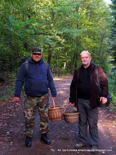 kula-i-amis-na-grzybobraniu szerpa, koszykowi, malzonkowie, zarloczek, grzybobranie, na grzyby, grzyby gatunkami, kosze pelne grzybow, jesien