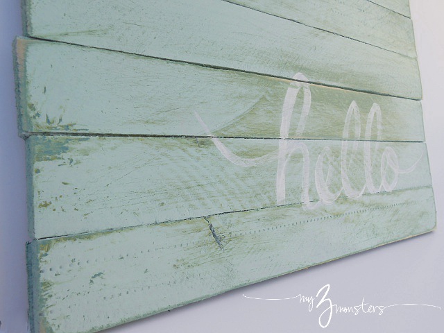 DIY Pallet Art Distressed Paint Finish DIY art, palet projects, wood shim, wall decor diy