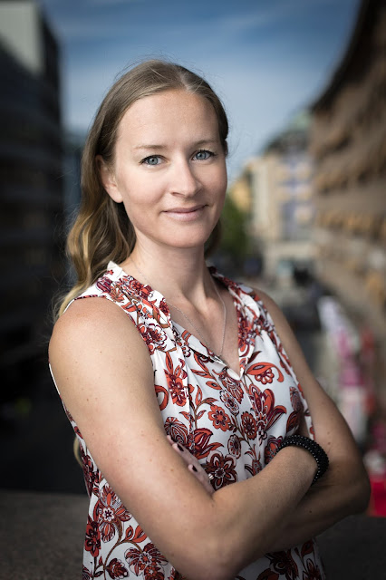 Vara din egen dating service Nina Atwood