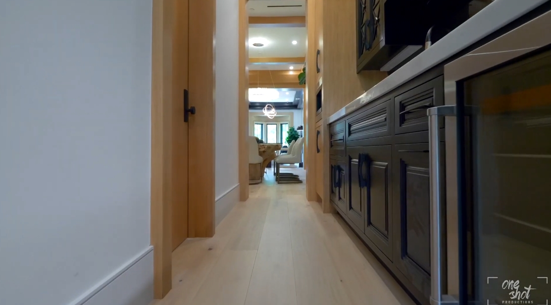 36 Interior Design Photos vs. 8235 W 4th St, Los Angeles Luxury Home Tour