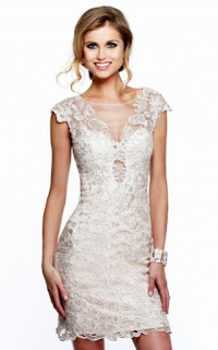 vestido corto de encaje