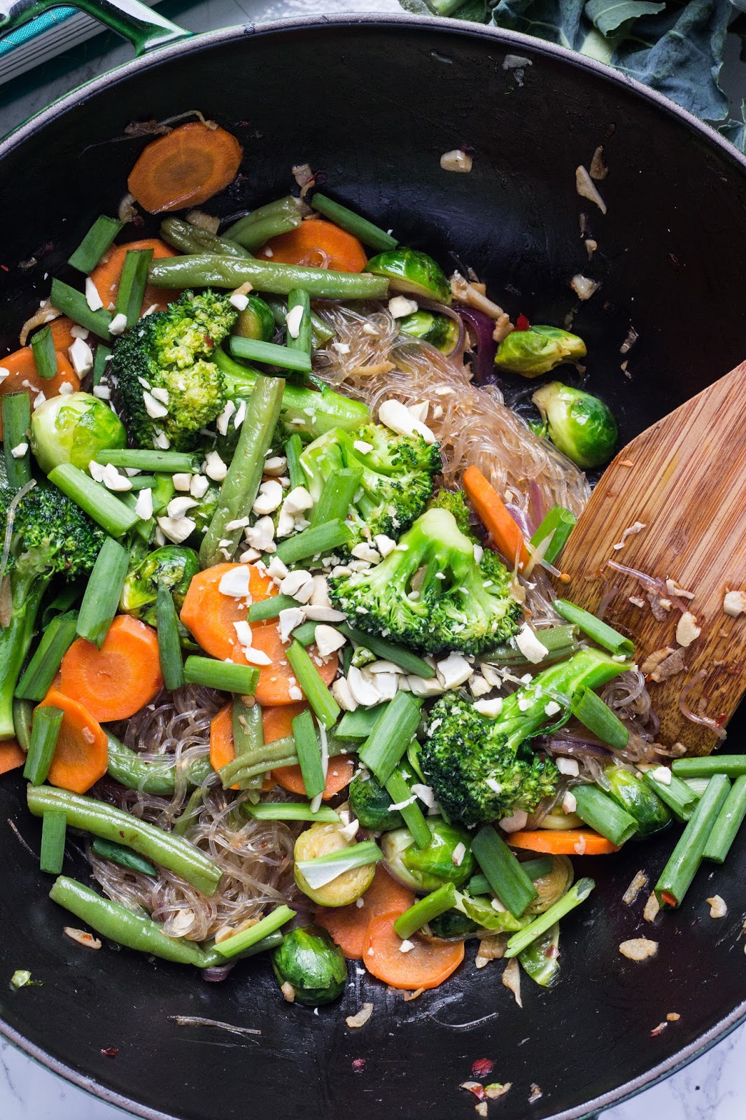 WARZYWA I MAKARON Z WOKA. SZYBKI STIR FRY Wegan Nerd wegańskie