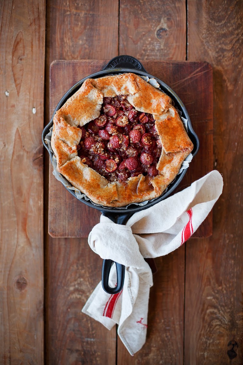 Crostata con Ciliegie e Nocciole / menta e liquirizia jpg (800x1200)