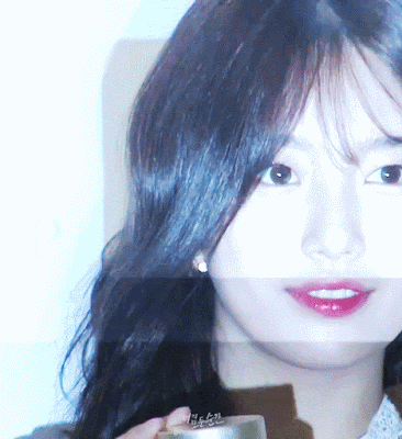 (데이터주의) 카메라 플래시와 싸우는 연예인들의 위엄.gif