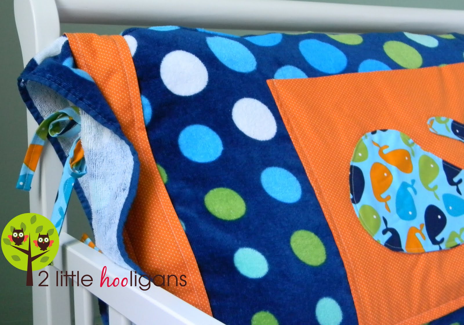 2 little hooligans Fat Quarter Friday {Pillowcase Tutorial}