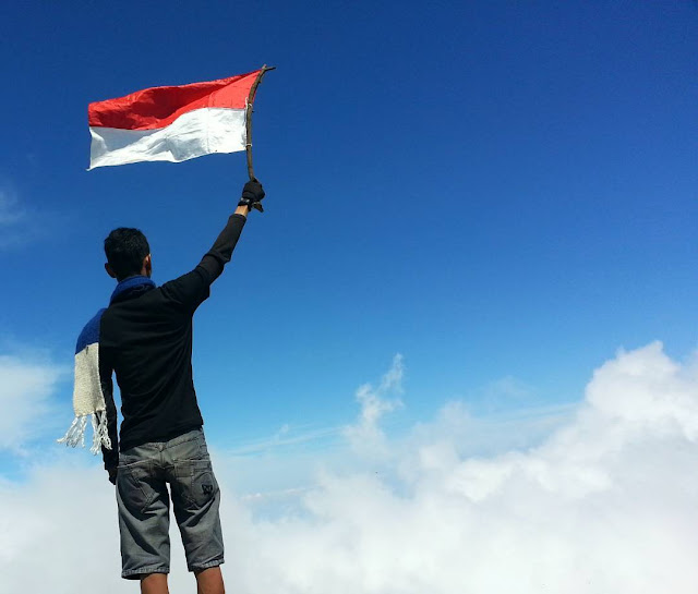 puncak gunung lawu foto puncak gunung lawu