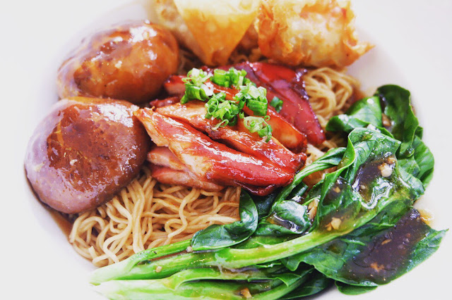 cafe konsep terbaru oldtown white coffee di arkadia green park