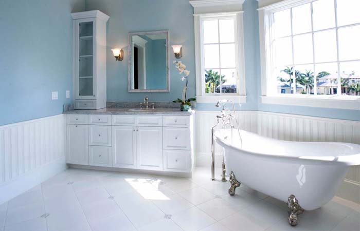 açık mavi geniş banyo dizaynı açık mavi geniş banyo dizaynı