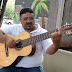 Pernambucano cria "violão terapêutico" para crianças com paralisia cerebral