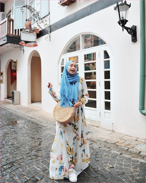 Outfit Baju Gamis Berhijab Ala Selebgram 2018 gamis abaya bunga kuning hijab pashmina rais biru muda lace ups sneakers putih loafers and slip ons ciput rajut trendy terbaru 2018 ootd outfit selebgram slingbags rotan Outfit Baju Gamis Berhijab Ala Selebgram 2018 gamis abaya bunga kuning hijab pashmina rais biru muda lace ups sneakers putih loafers and slip ons ciput rajut trendy terbaru 2018 ootd outfit selebgram slingbags rotan
