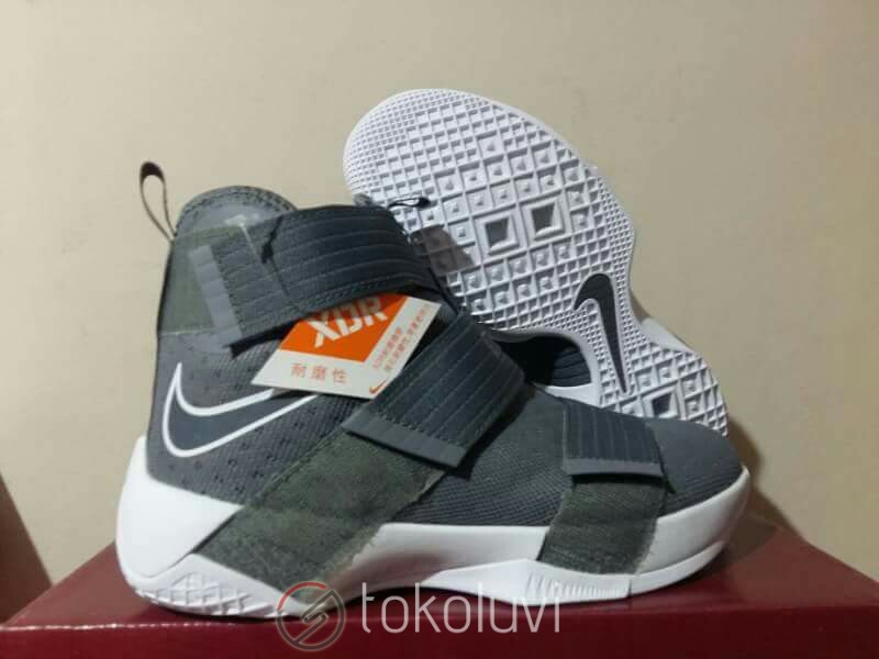 harga nike lebron soldier