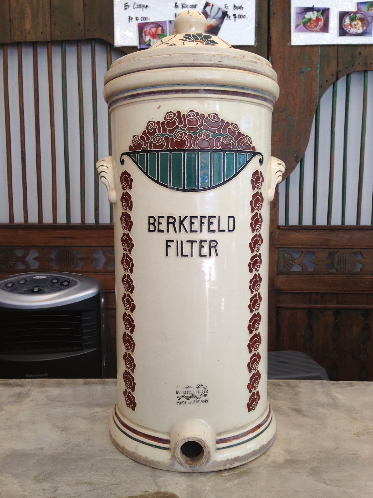 DEPOT BARANG ANTIK JAKARTA Filter Air Porselain "Berkefeld Filter"