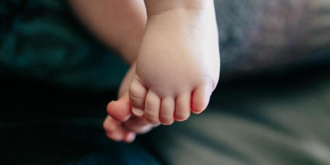 Pais são presos em flagrante por estuprar e matar filho de 5 meses Pais são presos em flagrante por estuprar e matar filho de 5 meses