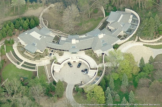 House of the Late Detroit Pistons Billionaire Owner William Davidson. Mansion of the late billionaire William Davidson.