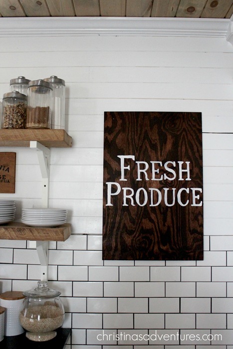 11 Gorgeous DIY farmhouse signs that are perfect for personalizing your walls without spending a lot of money.- www.Littlehouseoffour.com