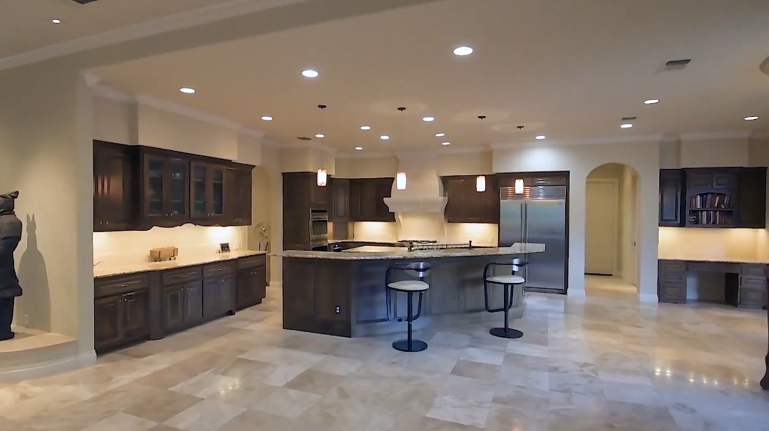 21 Photos vs. 234 Winding Ln, San Antonio, TX Interior Design Luxury Home Tour
