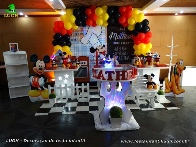 Decoração mesa do bolo festa de aniversário Mickey Chef - Provençal simples Decoração da mesa do bolo de aniversário tema Mickey Chef de Cozinha para festa infantil - Barra- RJ