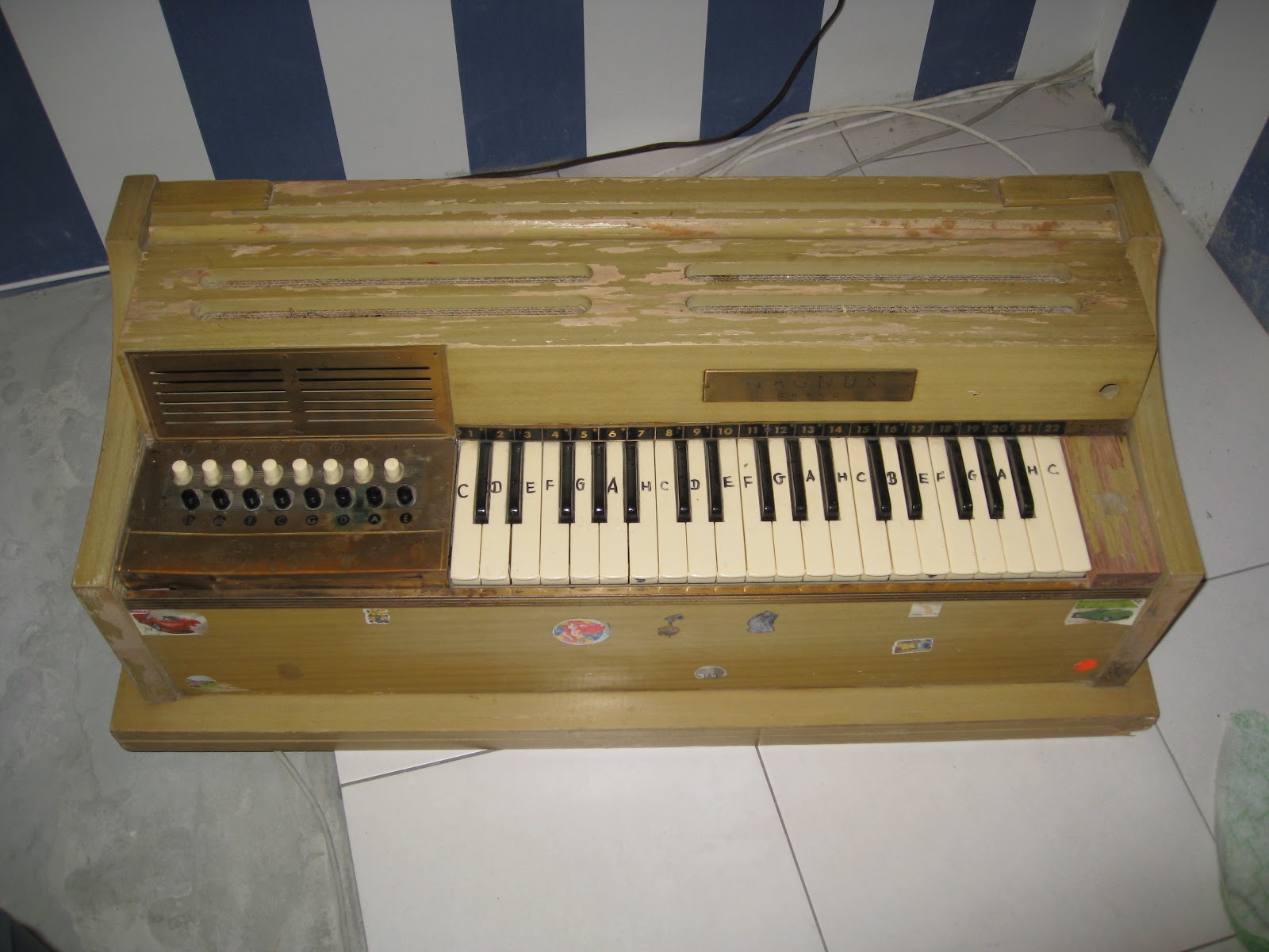 Infrequent Sound [sex.tex] technology: Magnus Grand Electric Chord