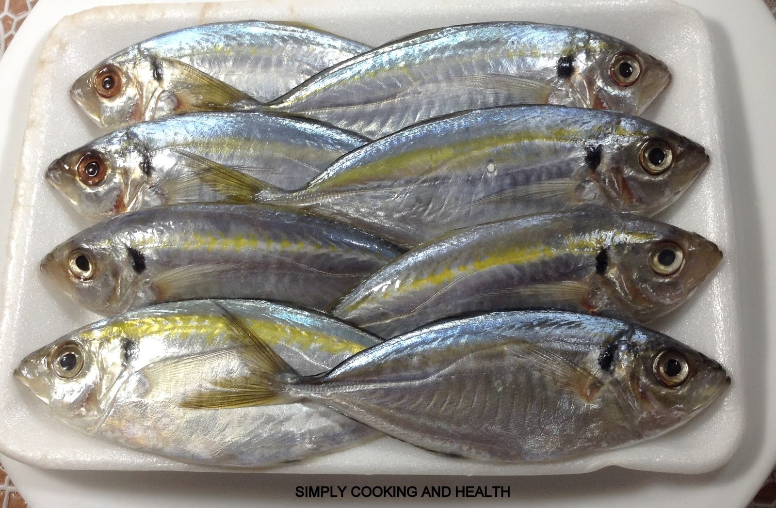 Желтополосый селар рыба. Желтополосый селар. Жёлтый полосатик сушеный живой. Желтополосый селар. Желтополосый селар рыба.