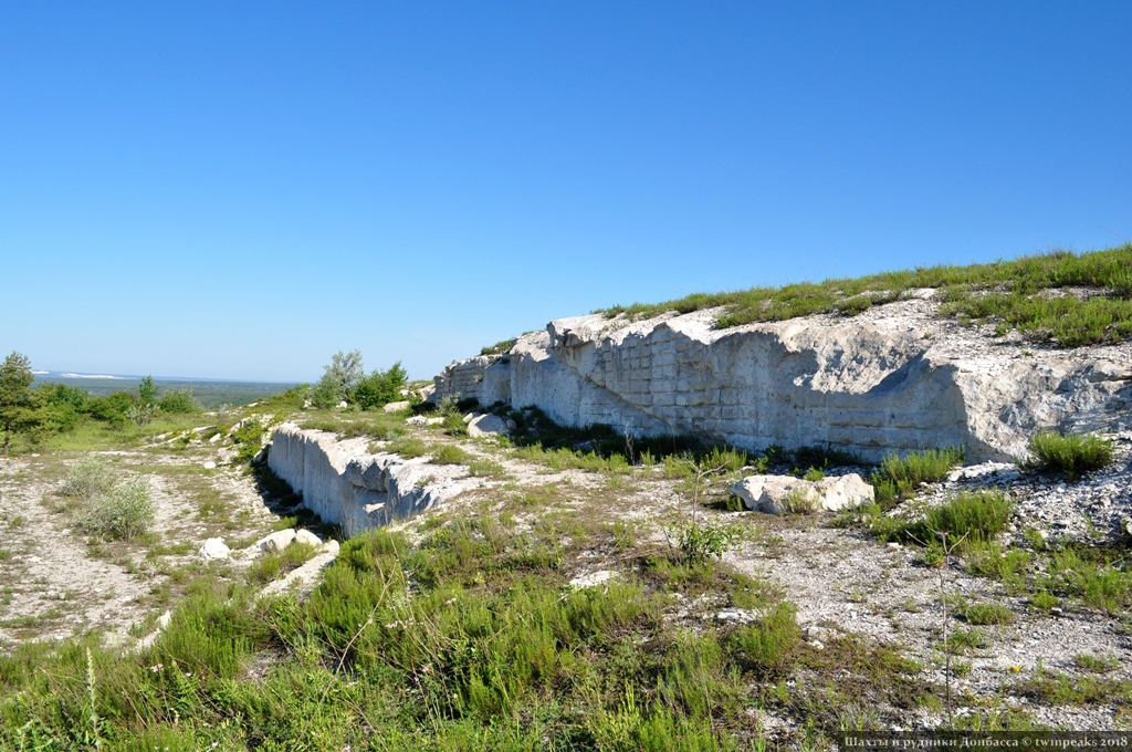 террикон гора шахты. белицкое месторождение мела. северный донбасс. с. добыча известняка в донбассе.