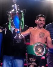 El campeón sudamericano peso pluma del CMB, Cristián “Tigre” Palma, se sobrepuso a tres caídas en el segundo asalto y terminó llevándose una decisión unánime sobre el boxeador argentino, Jeremía Ulibarre. El campeón sudamericano peso pluma del CMB, Cristián “Tigre” Palma, se sobrepuso a tres caídas en el segundo asalto y terminó llevándose una decisión unánime sobre el boxeador argentino, Jeremía Ulibarre.