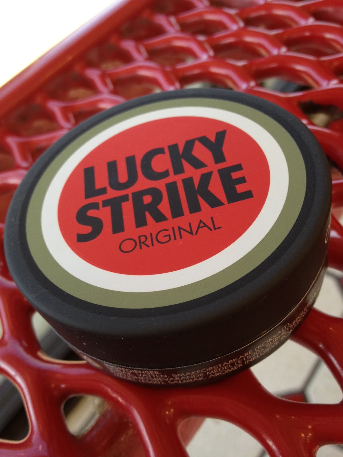 Скачай лаки страйки. Лаки страйк ориджинал. Lucky Strike жевательный табак. Лайки страйк оригинал. Lucky Strike Original Red.