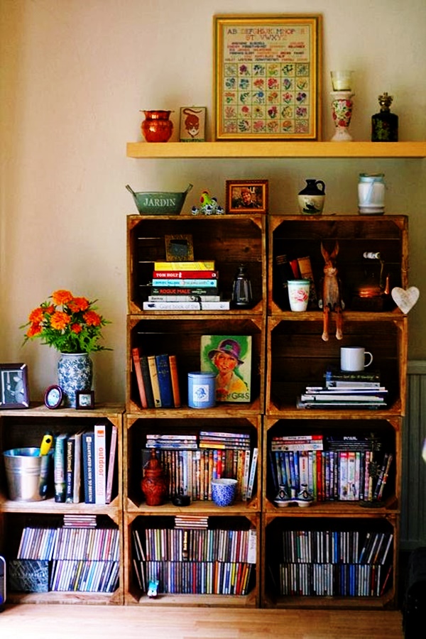 Estante de livros com caixotes de madeira,escritório