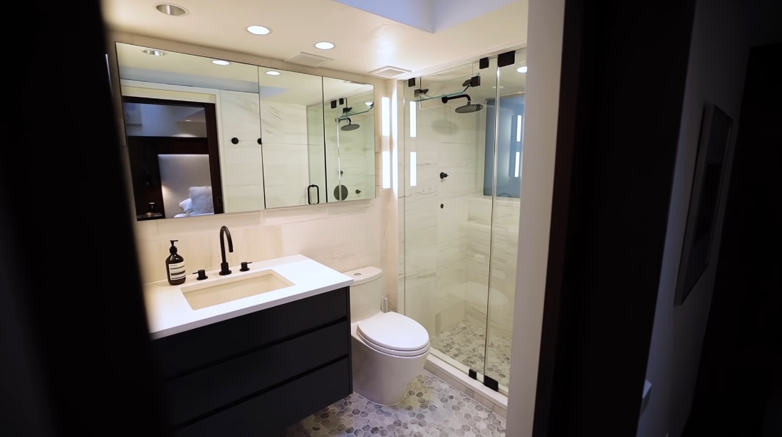 22 Interior Design Photos vs 215 E 22nd St #N, New York Luxury Penthouse Tour