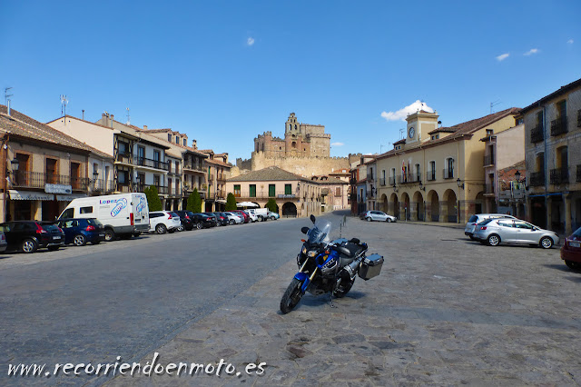 Plaza de Turégano, castillo al fondo