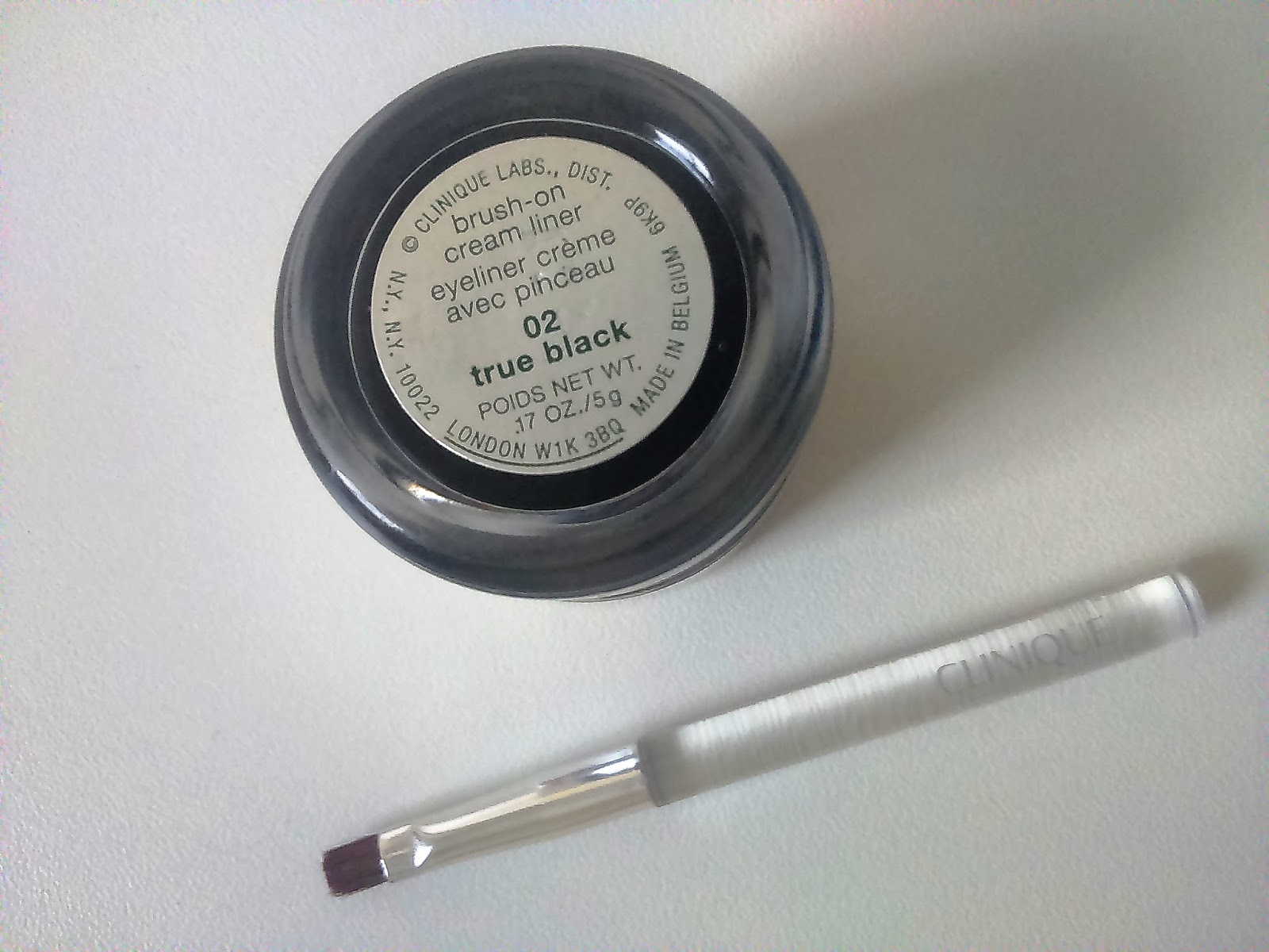 Delineador em Gel BrushOn Cream Liner, da Clinique Beleza em Cachos