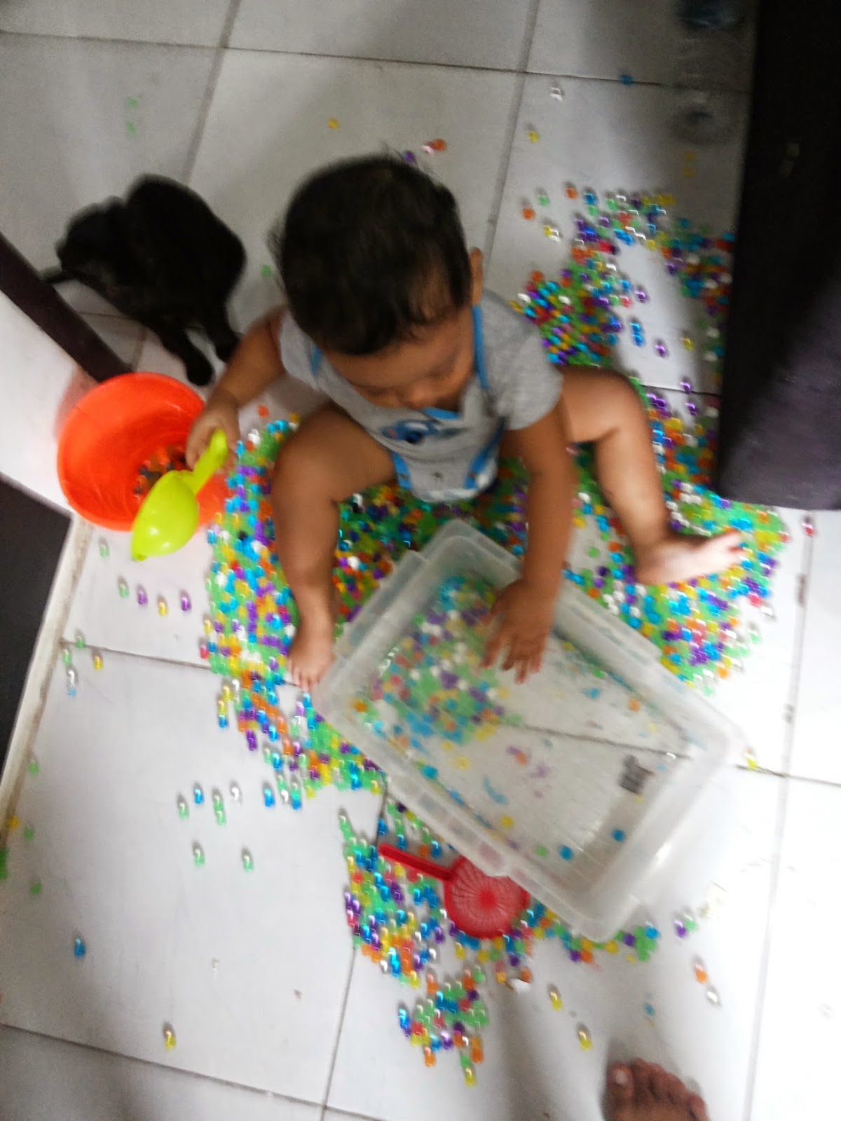 CeRiTa cHa Milestone dan Permainan Bayi 20 Bulan tinggal bikin dari tepung atau beras diwarnai Simpel kok sebenarnya yang berat bersih bersihnya aja Tapi terbayar kok dengan anak kita senang